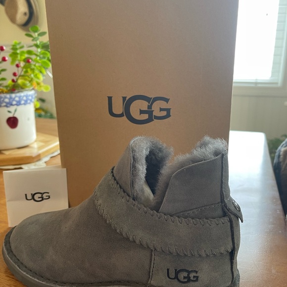 Ugg McKay Bootie - Sz 6. Charcoal - Picture 2 of 3